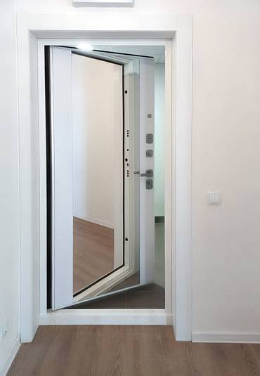 Фото зеркальной панели МДФ